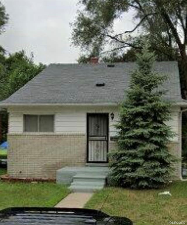 16183 Appoline St, Detroit, MI 48235 - view of front facade with a shingled roof