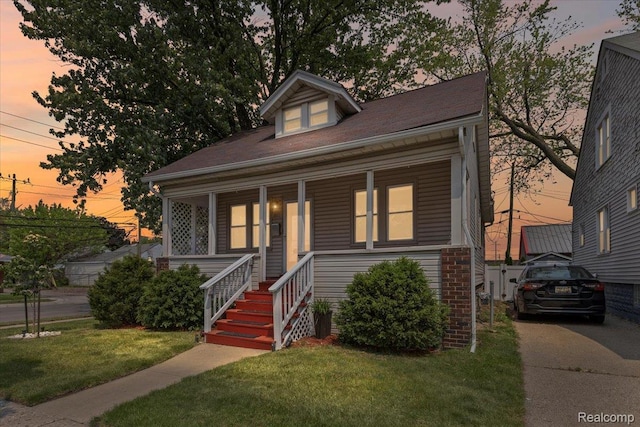 809 E Bennett Ave, Ferndale, MI 48220 - bungalow-style house featuring a porch and a lawn
