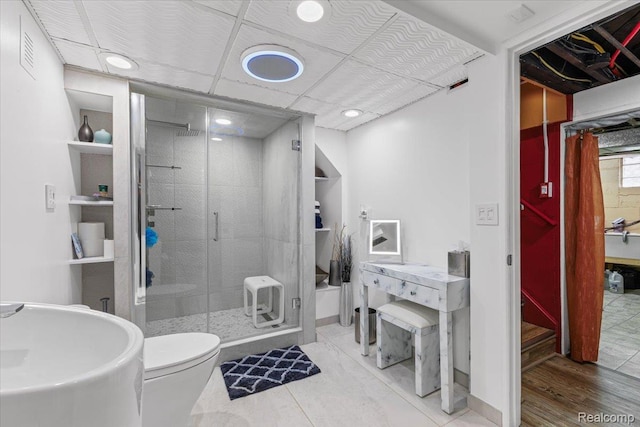 809 E Bennett Ave, Ferndale, MI 48220 - full bath featuring a shower stall, toilet, and recessed lighting