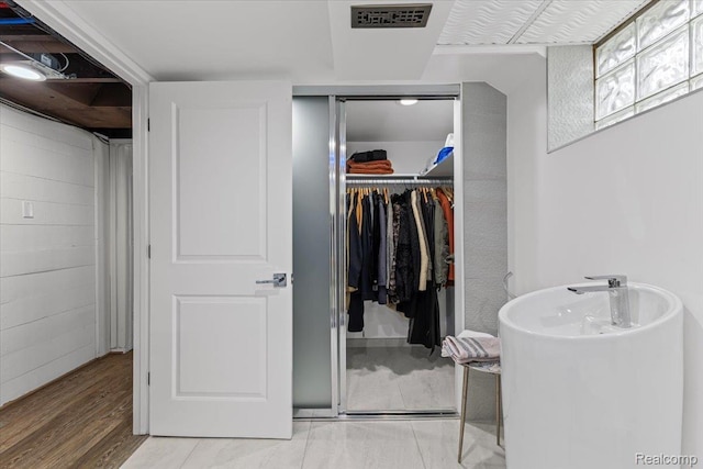 809 E Bennett Ave, Ferndale, MI 48220 - view of closet