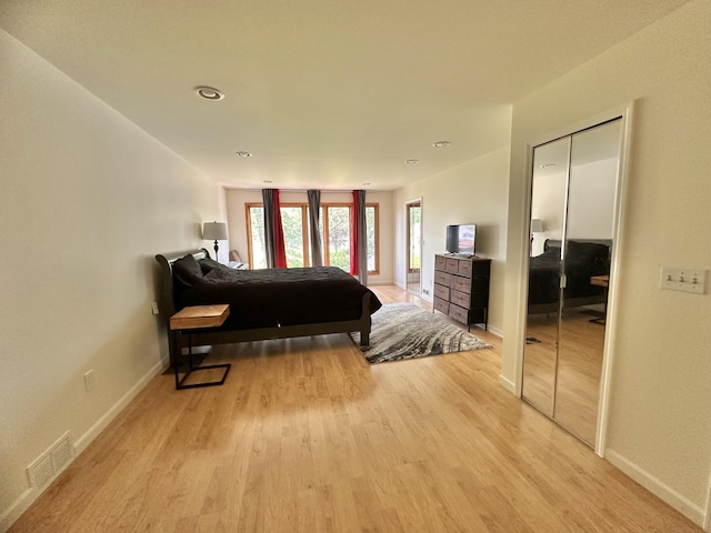 26314 E St, Saint Clair Shores, MI 48081 - bedroom with light wood-style flooring, baseboards, a closet, and recessed lighting