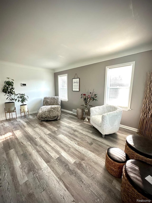 2825 Raskob St, Flint, MI 48504 - sitting room with wood finished floors and baseboards