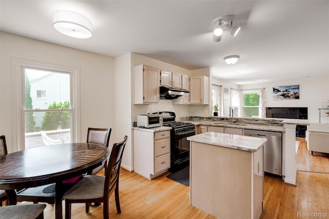 39719 Squire Rd, Novi, MI 48375 - kitchen with black gas range, dishwasher, a sink, a peninsula, and a kitchen island