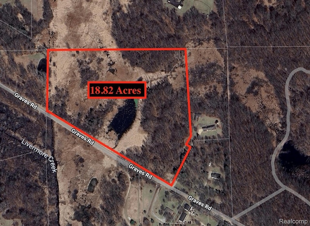 18 Graves Rd, Pinckney, MI 48169