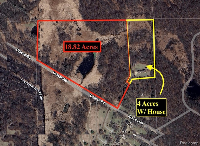 18 Graves Rd, Pinckney, MI 48169