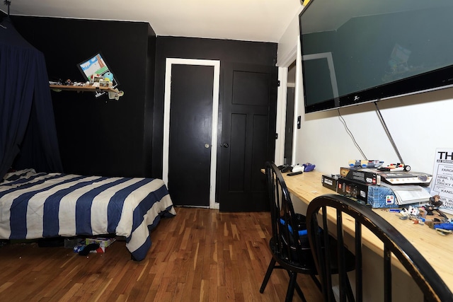 600 Center Dr, Tecumseh, MI 49286 - bedroom featuring dark wood-type flooring