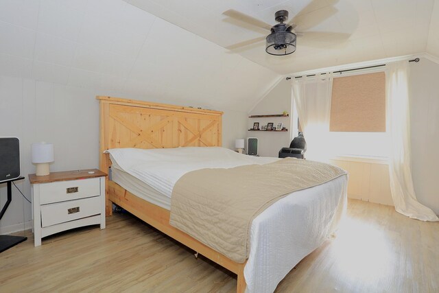 600 Center Dr, Tecumseh, MI 49286 - bedroom with light wood-style floors, vaulted ceiling, and a ceiling fan