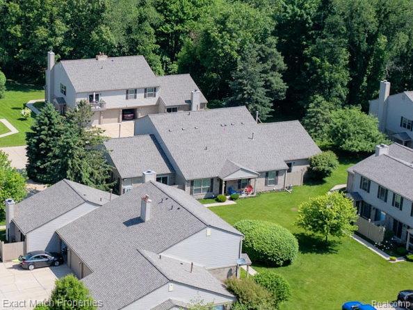 140 Pine Tree Ridge Dr Unit 2, Waterford, MI 48327 - aerial perspective of suburban area