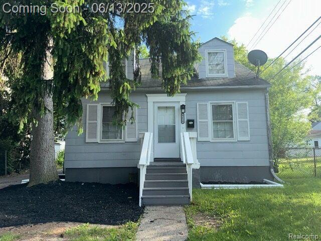 19628 Elkhart St, Harper Woods, MI 48225 - view of front facade