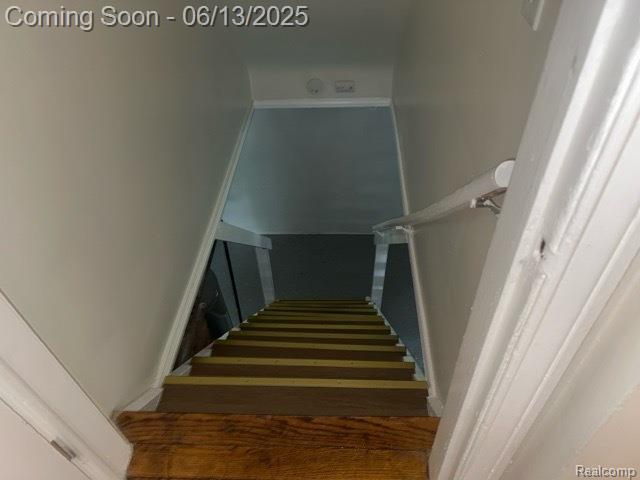 19628 Elkhart St, Harper Woods, MI 48225 - view of stairs
