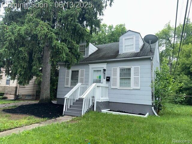 19628 Elkhart St, Harper Woods, MI 48225 - view of front of house with a front yard