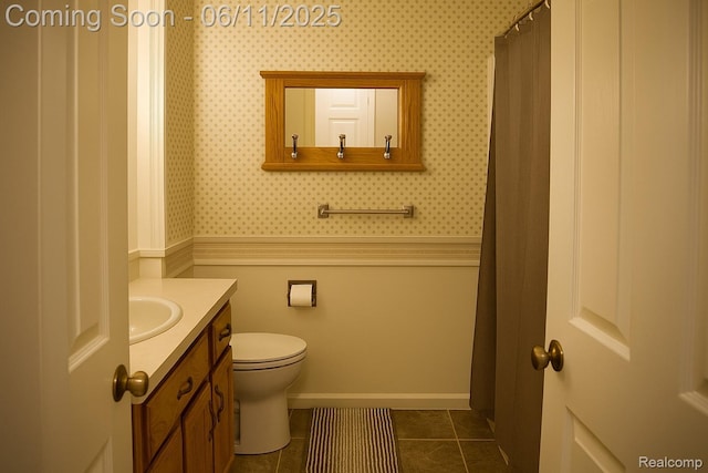 3161 Eastgate St, Burton, MI 48519 - full bathroom featuring vanity, toilet, tile patterned flooring, wallpapered walls, and baseboards
