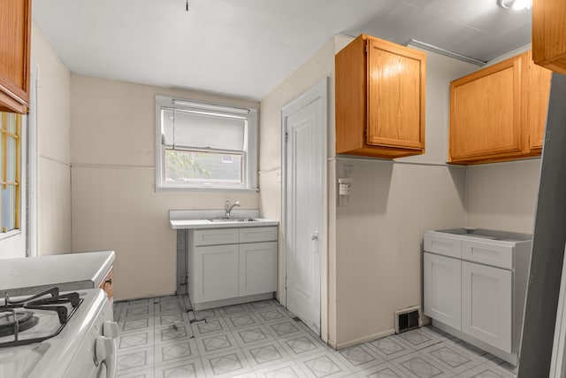 11414 Manor, Detroit, MI 48204 - laundry area with light flooring