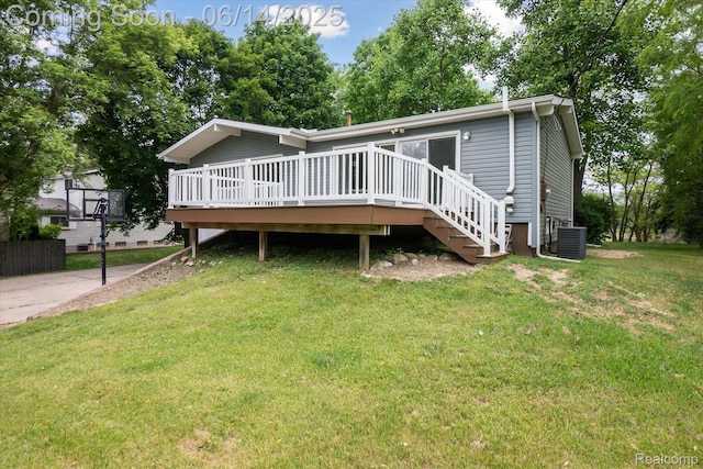 2844 Rose Center Rd, Highland, MI 48356 - view of front facade with a deck and a front lawn