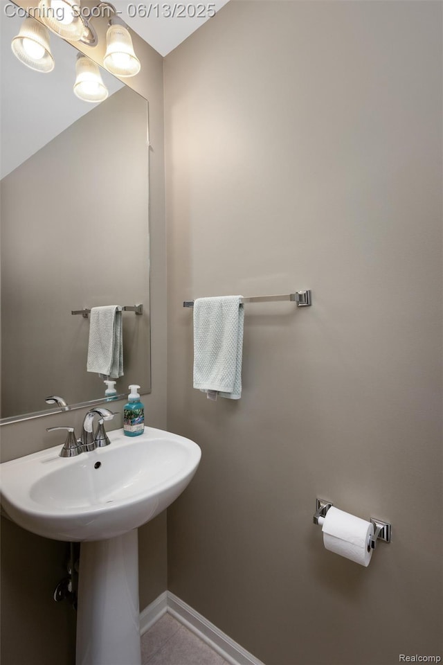 18885 English Ivy Dr, Macomb, MI 48042 - bathroom with baseboards
