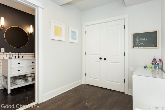 1017 N Maple Ave, Royal Oak, MI 48067 - unfurnished bedroom featuring dark wood-style flooring, a closet, baseboards, and a sink
