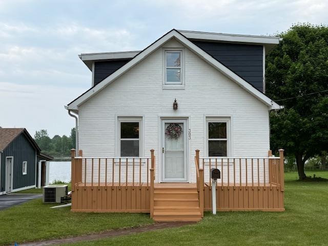 303 S Lemen St, Fenton, MI 48430