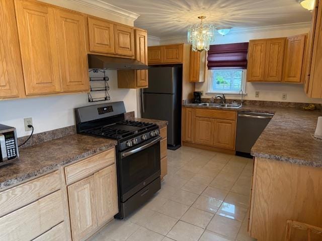 303 S Lemen St, Fenton, MI 48430