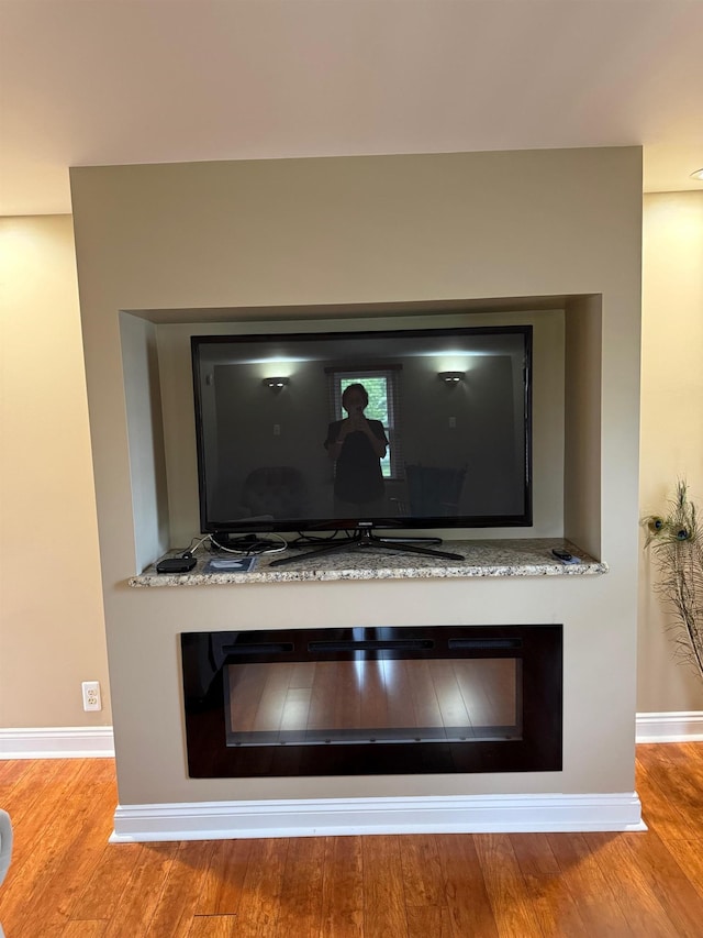 303 S Lemen St, Fenton, MI 48430