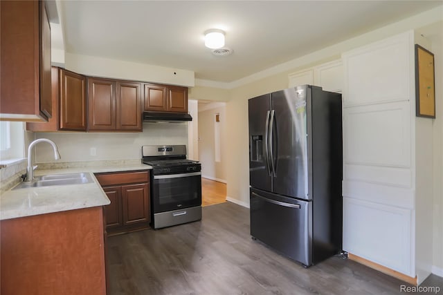 3581 Stolzenfeld Ave, Warren, MI 48091 - kitchen featuring appliances with stainless steel finishes, a sink, under cabinet range hood, dark wood-style flooring, and baseboards