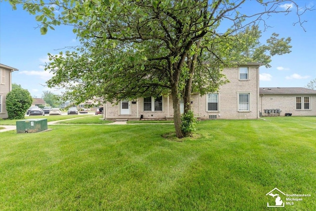 20036 Village Green Ct, Brownstown, MI 48183 - view of grassy yard