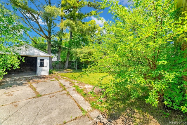 20069 Goulburn St, Detroit, MI 48205 - view of yard featuring an outdoor structure