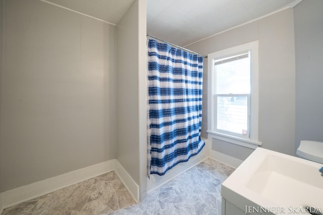 884 Emerson Ave, Muskegon, MI 49442 - full bathroom featuring vanity, a shower with curtain, and baseboards