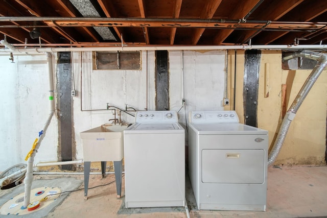 2618 Greencliff Dr, East Lansing, MI 48823 - laundry room featuring washer and dryer