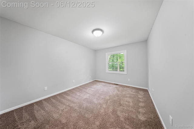 8487 Sherwood Dr, Grosse Ile, MI 48138 - empty room featuring carpet flooring and baseboards