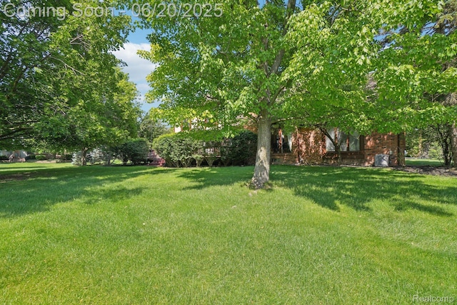 4541 Rivers Edge, Troy, MI 48098 - view of grassy yard