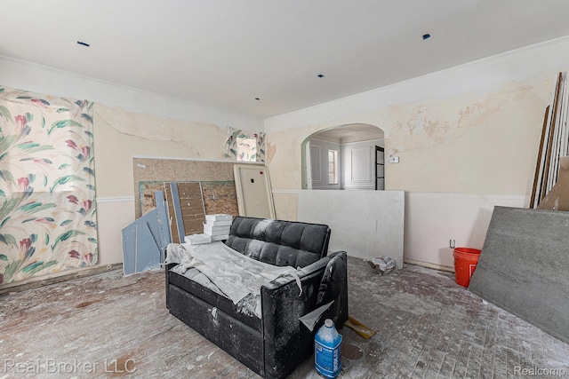 9236 Manistique St, Detroit, MI 48224 - living room with arched walkways
