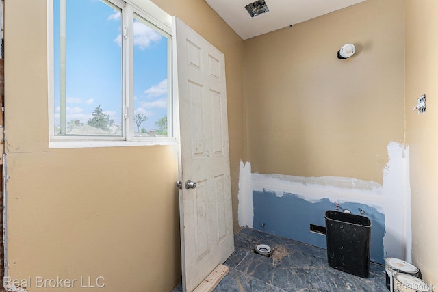 9236 Manistique St, Detroit, MI 48224 - view of bathroom