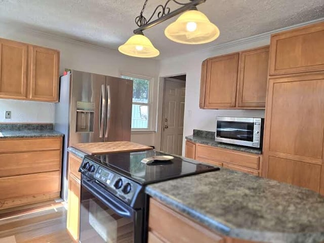 10017 M-115, Cadillac, MI 49601 - kitchen featuring stainless steel appliances, a textured ceiling, brown cabinetry, light wood-style flooring, and pendant lighting