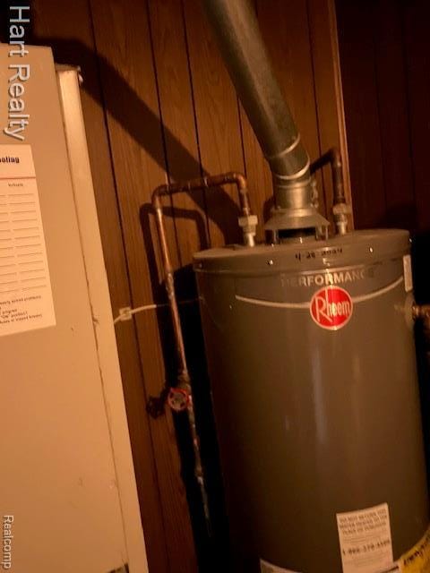 138 W Hunters Creek Rd, Lapeer, MI 48446 - utilities featuring gas water heater