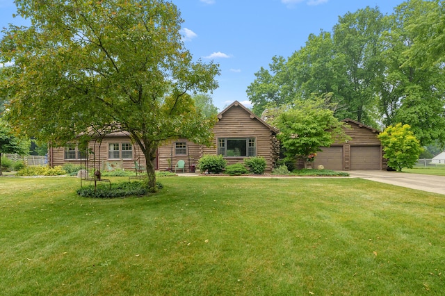 987 Wagner Dr, Battle Creek, MI 49017 - log-style house with log exterior, a front lawn, and driveway