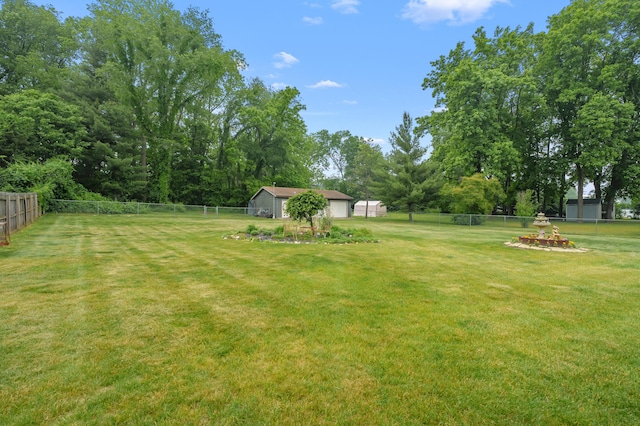 987 Wagner Dr, Battle Creek, MI 49017 - view of yard with a detached garage