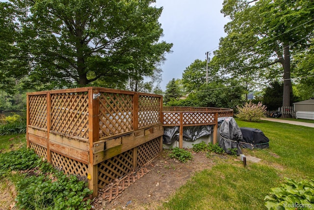 1231 Duckwood Ct, White Lake, MI 48383 - wooden deck with a yard