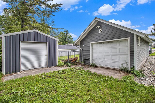 512 Clark St, Big Rapids, MI 49307 - view of detached garage