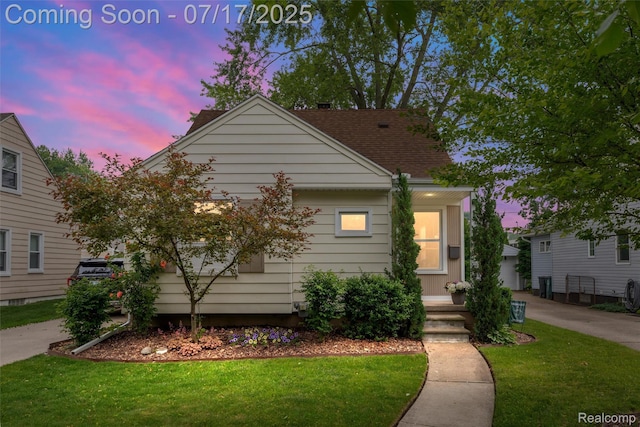 518 Roth Blvd, Clawson, MI 48017 - view of front facade with a front yard