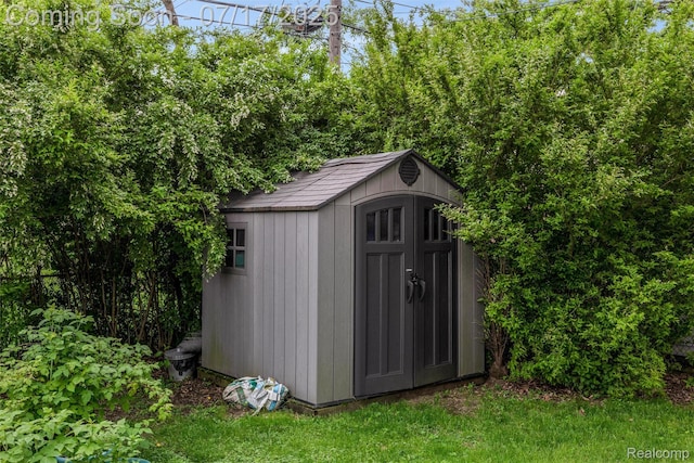 518 Roth Blvd, Clawson, MI 48017 - view of shed