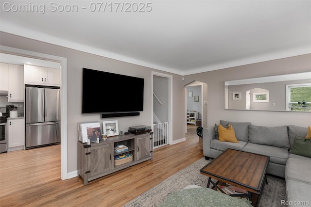 518 Roth Blvd, Clawson, MI 48017 - living area featuring arched walkways and light wood-style floors