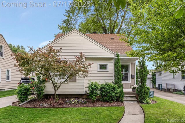 518 Roth Blvd, Clawson, MI 48017 - bungalow with a front lawn and a shingled roof