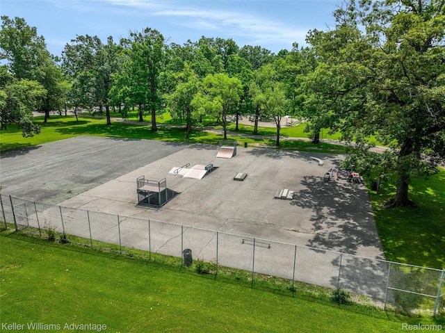 2931 4th St, Trenton, MI 48183 - view of property's community featuring view of wooded area