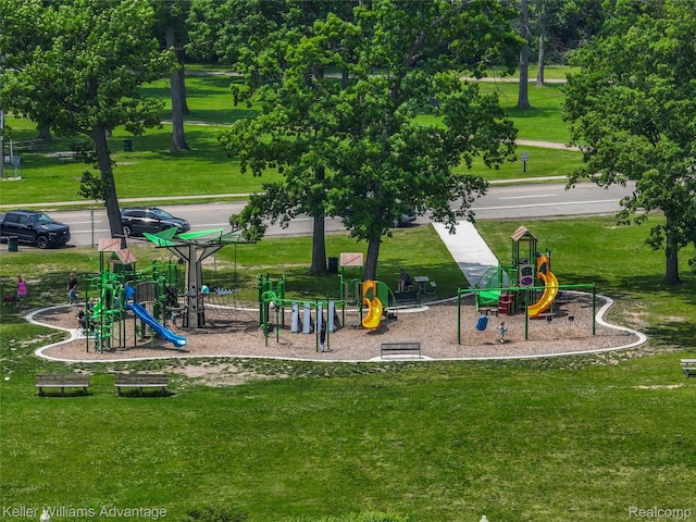 2931 4th St, Trenton, MI 48183 - communal playground featuring a lawn