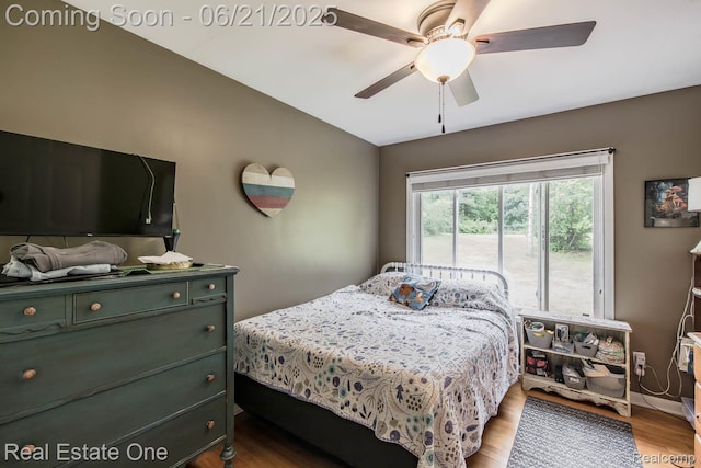 1400 W Predmore Rd, Oakland, MI 48363 - bedroom with vaulted ceiling, wood finished floors, and a ceiling fan