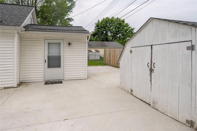 2910 Peerless Ave, Waterford, MI 48328 - view of patio / terrace