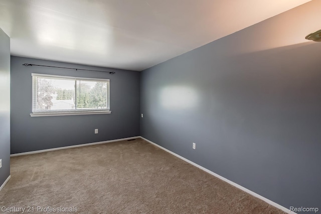 4851 Shoreline Blvd, Waterford, MI 48329 - carpeted empty room with baseboards
