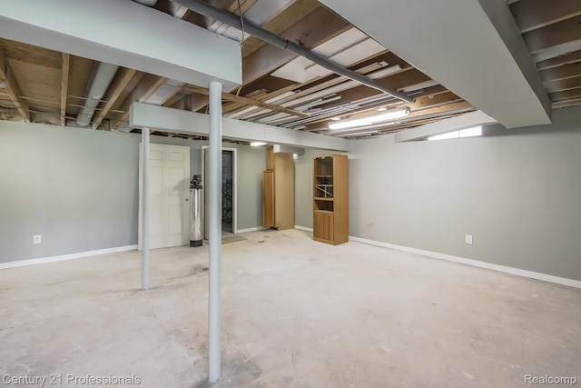 4851 Shoreline Blvd, Waterford, MI 48329 - finished below grade area featuring baseboards