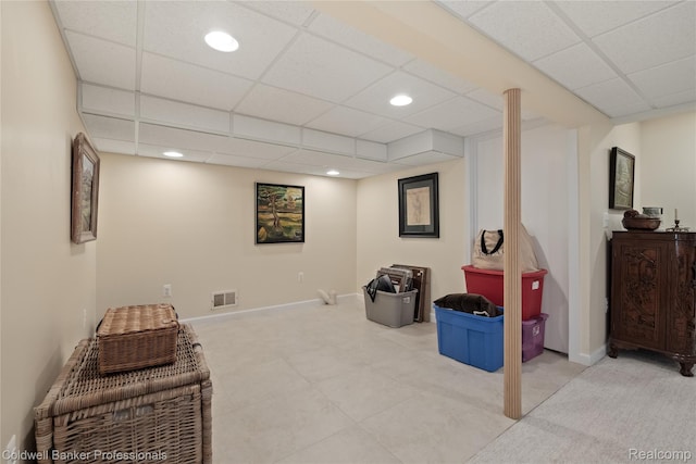 916 Tartan Trl, Bloomfield Hills, MI 48304 - living area featuring a drop ceiling, recessed lighting, and baseboards