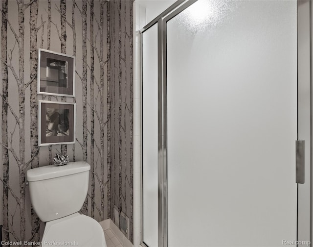 916 Tartan Trl, Bloomfield Hills, MI 48304 - bathroom featuring toilet and a stall shower